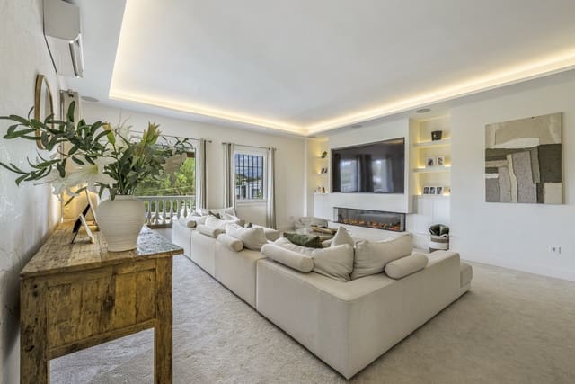 Chalet de 6 habitaciones en Mijas Costa, Mijas en venta con piscina garaje - 1.395.000 € (Ref: 10024983)