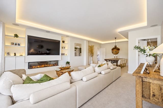 6 soverom Villa til salgs i Mijas Costa, Mijas med svømmebasseng garasje - € 1 395 000 (Ref: 10024983)