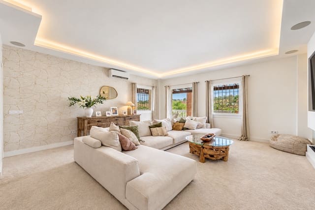 6 soverom Villa til salgs i Mijas Costa, Mijas med svømmebasseng garasje - € 1 395 000 (Ref: 10024983)