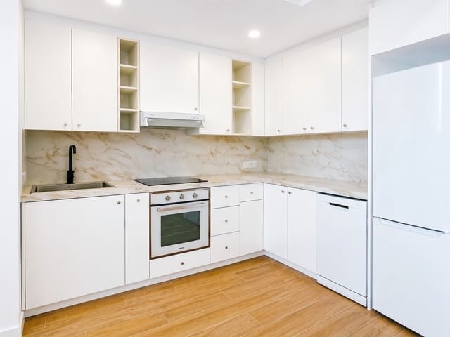 3 makuuhuone Huoneisto myytävänä paikassa Torremolinos mukana uima-altaan - 375 000 € (Ref: 10026635)