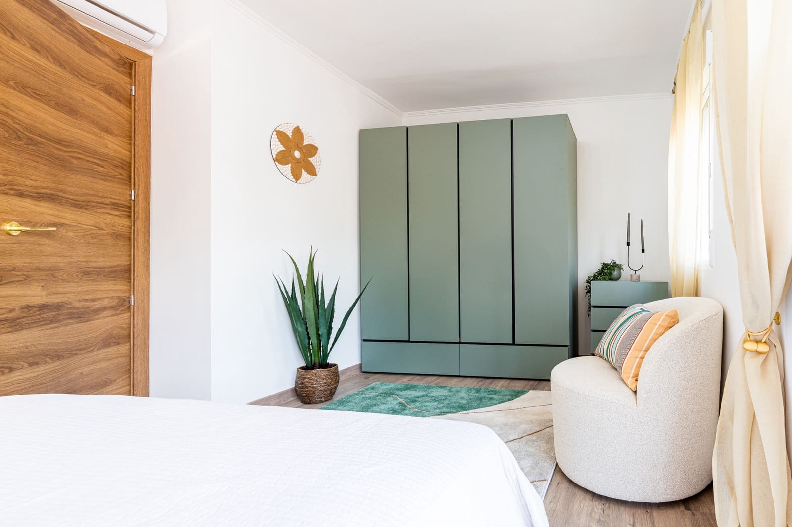 4 quarto Moradia Geminada para venda em Calahonda com piscina - 630 000 € (Ref: 10031362)