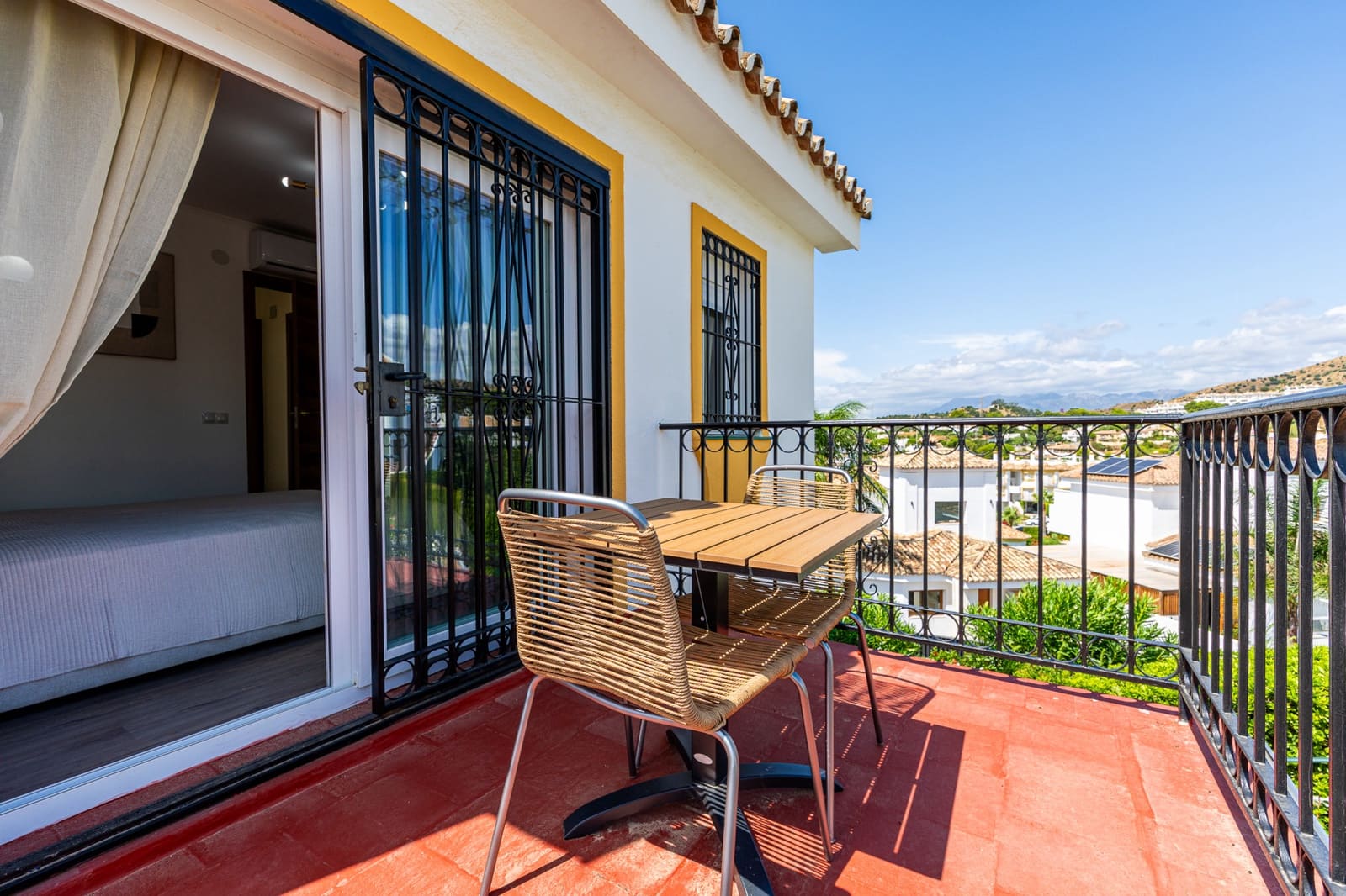 4 quarto Moradia Geminada para venda em Calahonda com piscina - 630 000 € (Ref: 10031362)