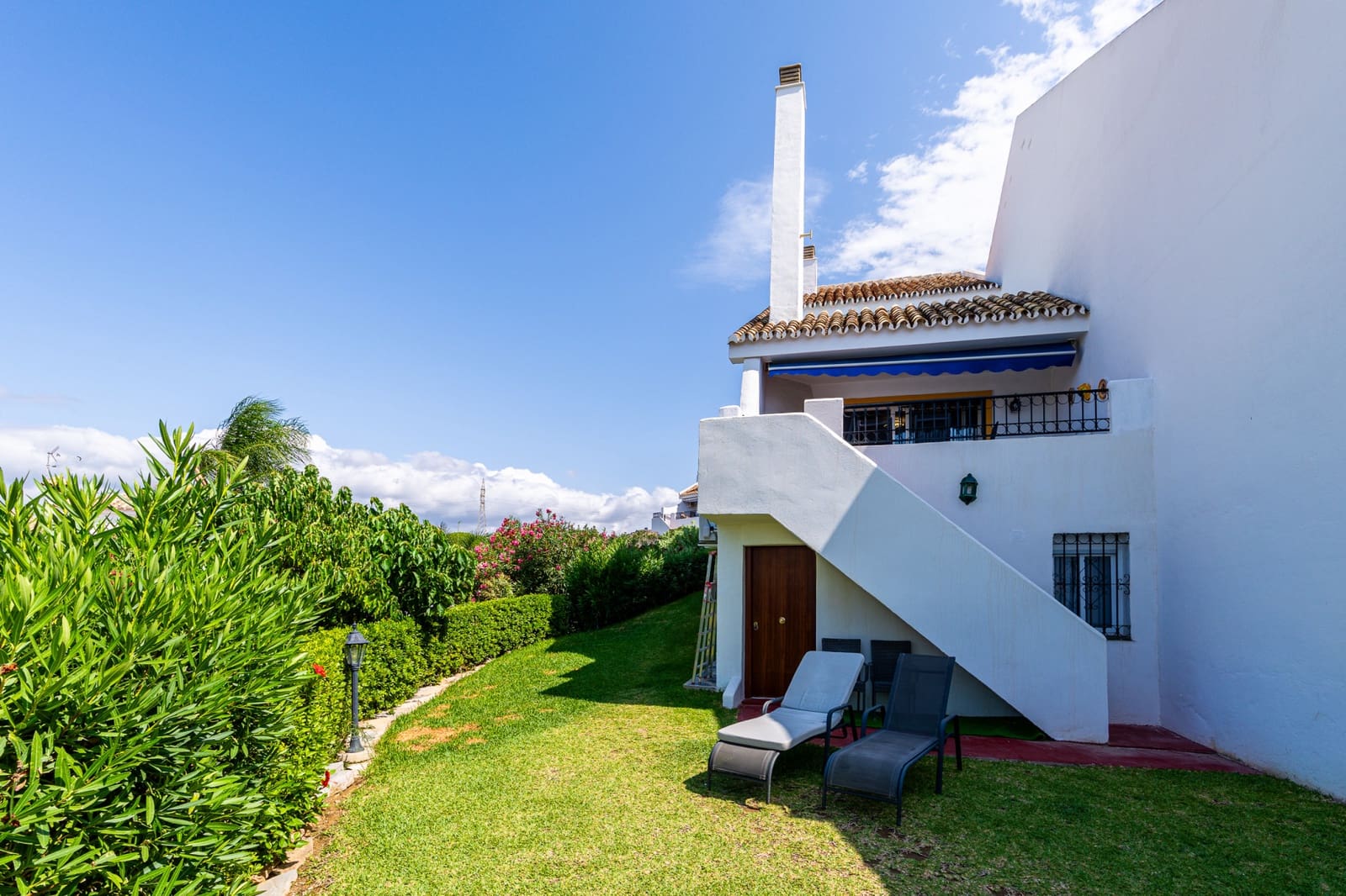 4 quarto Moradia Geminada para venda em Calahonda com piscina - 630 000 € (Ref: 10031362)