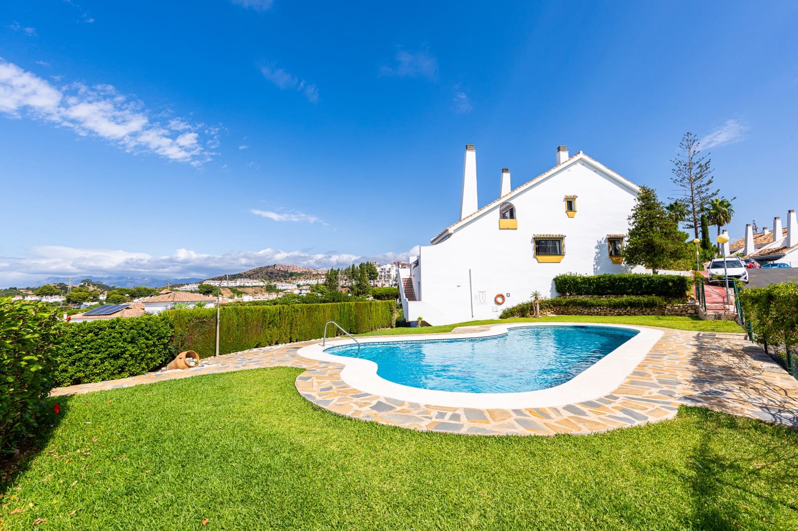 4 quarto Moradia Geminada para venda em Calahonda com piscina - 630 000 € (Ref: 10031362)