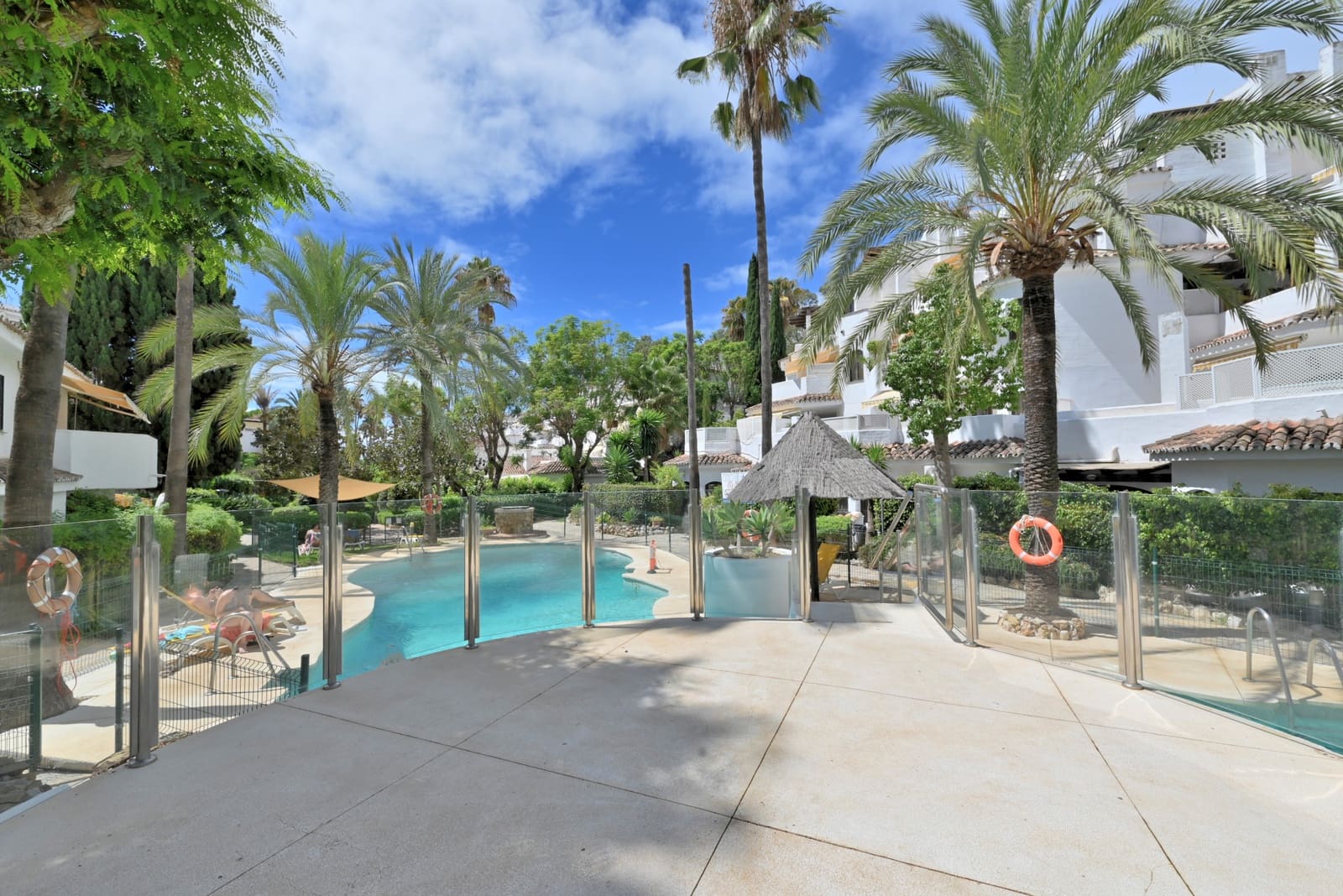 Apartamento de 3 habitaciones en Marbella en venta con piscina garaje - 575.000 € (Ref: 10040228)