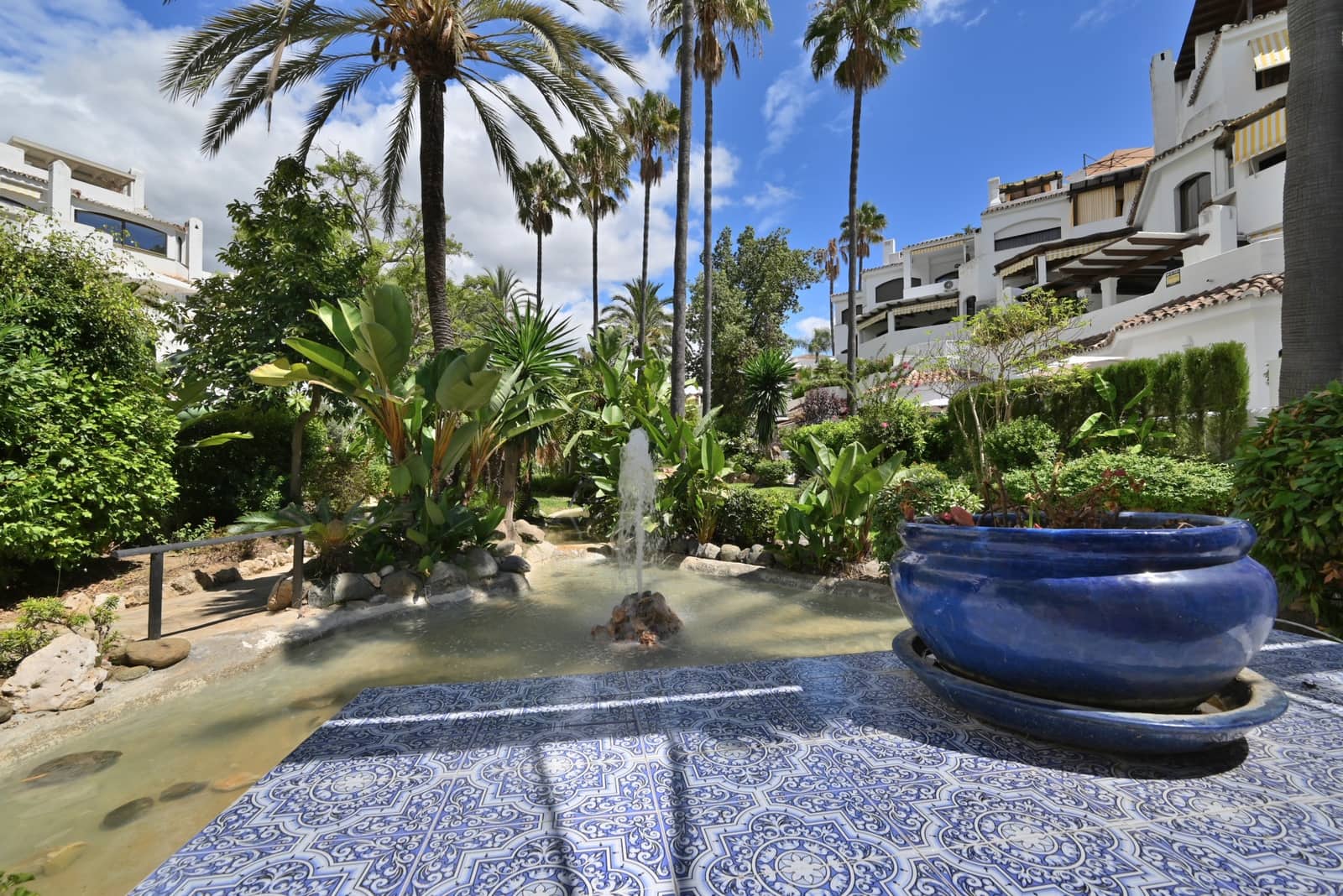Apartamento de 3 habitaciones en Marbella en venta con piscina garaje - 575.000 € (Ref: 10040228)