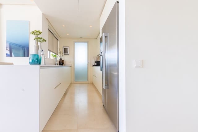 3 sypialnia Apartament na sprzedaż w Ojen z basenem garażem - 1 350 000 € (Ref: 10042331)