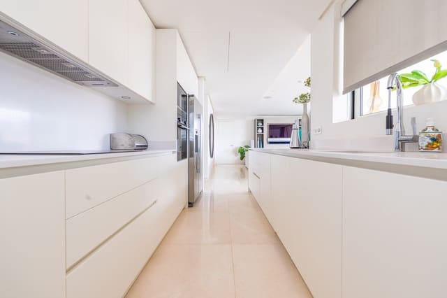 3 sypialnia Apartament na sprzedaż w Ojen z basenem garażem - 1 350 000 € (Ref: 10042331)