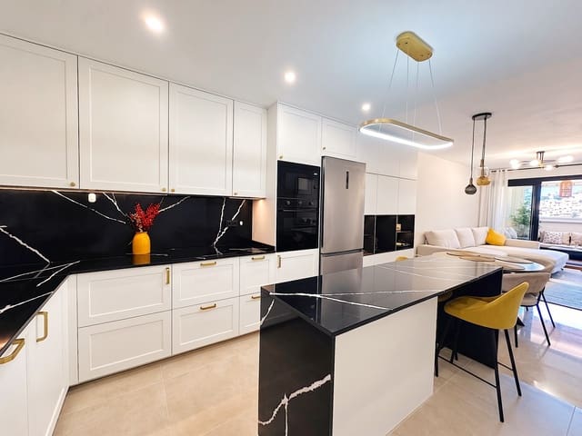 2 sovrum Lägenhet till salu i Torrequebrada, Benalmádena med pool garage - 399 000 € (Ref: 10070290)