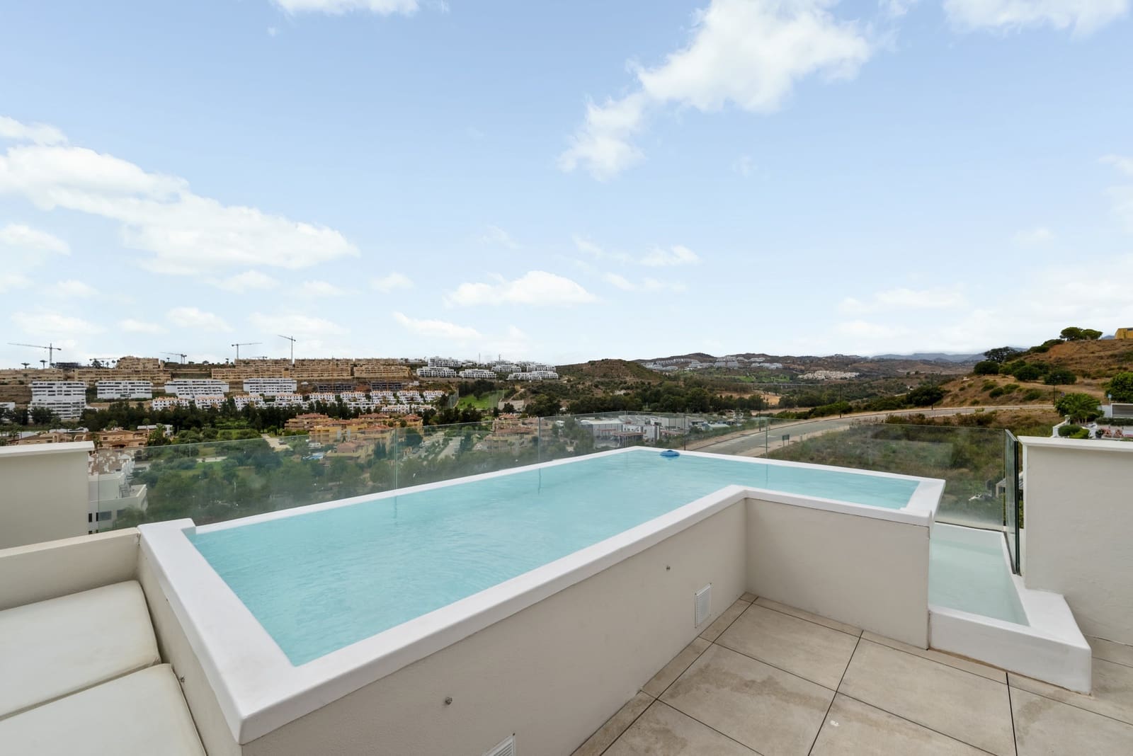 3 soverom Penthouse til salgs i La Cala de Mijas med svømmebasseng garasje - € 1 200 000 (Ref: 10071849)