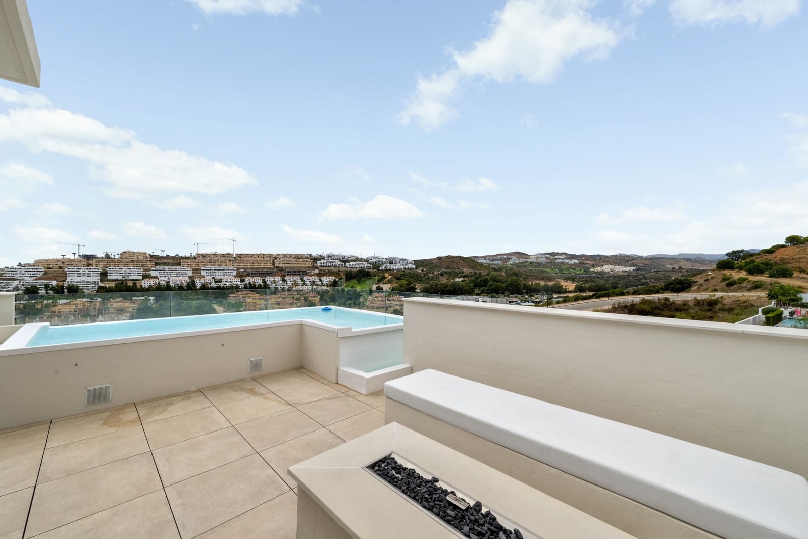 3 soverom Penthouse til salgs i La Cala de Mijas med svømmebasseng garasje - € 1 200 000 (Ref: 10071849)