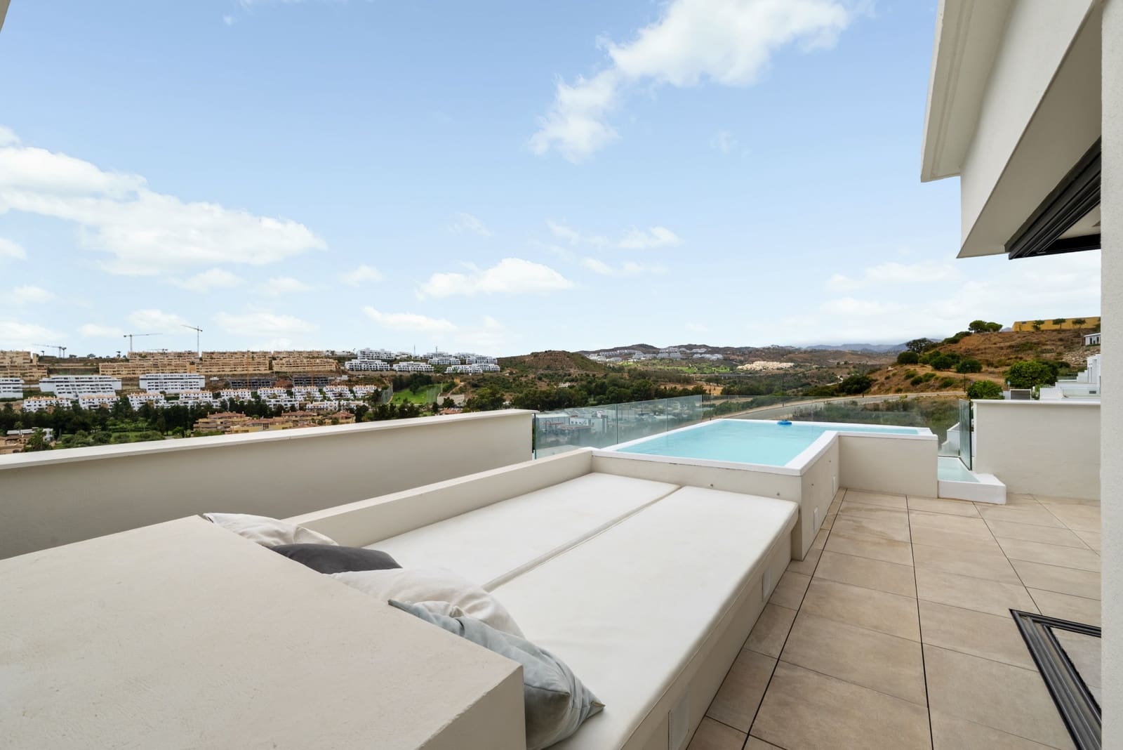 3 soverom Penthouse til salgs i La Cala de Mijas med svømmebasseng garasje - € 1 200 000 (Ref: 10071849)
