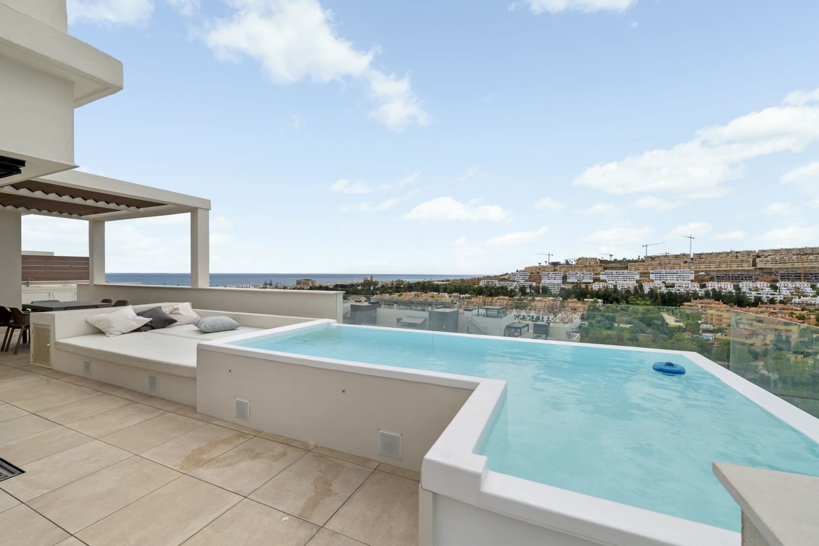 3 soverom Penthouse til salgs i La Cala de Mijas med svømmebasseng garasje - € 1 200 000 (Ref: 10071849)
