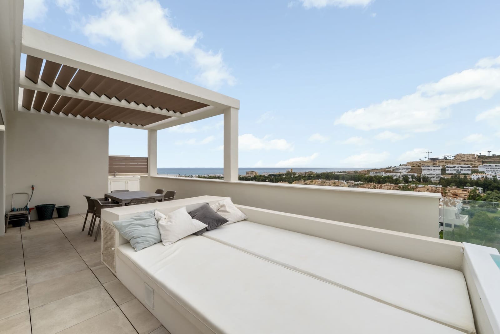 3 soverom Penthouse til salgs i La Cala de Mijas med svømmebasseng garasje - € 1 200 000 (Ref: 10071849)
