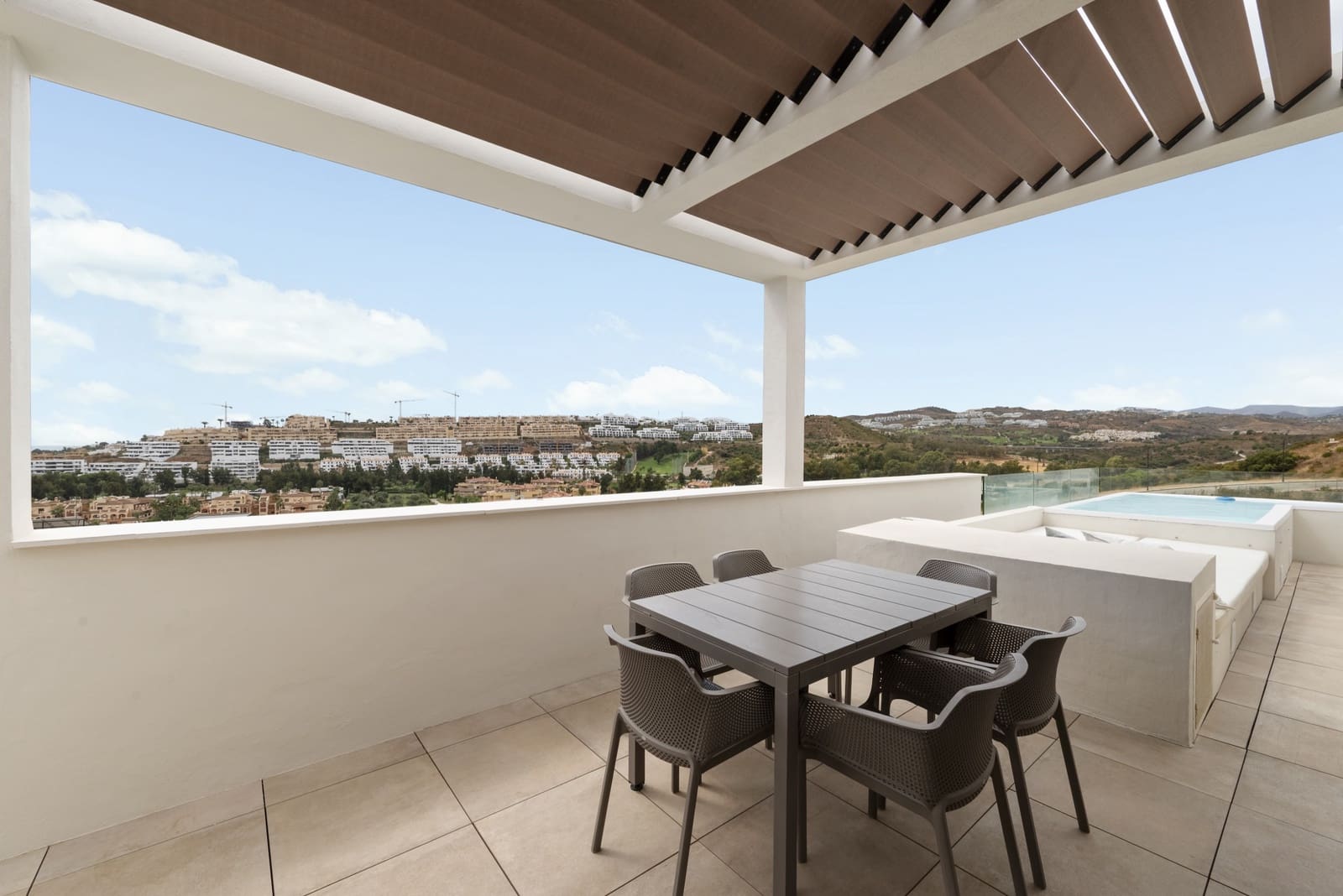 3 soverom Penthouse til salgs i La Cala de Mijas med svømmebasseng garasje - € 1 200 000 (Ref: 10071849)