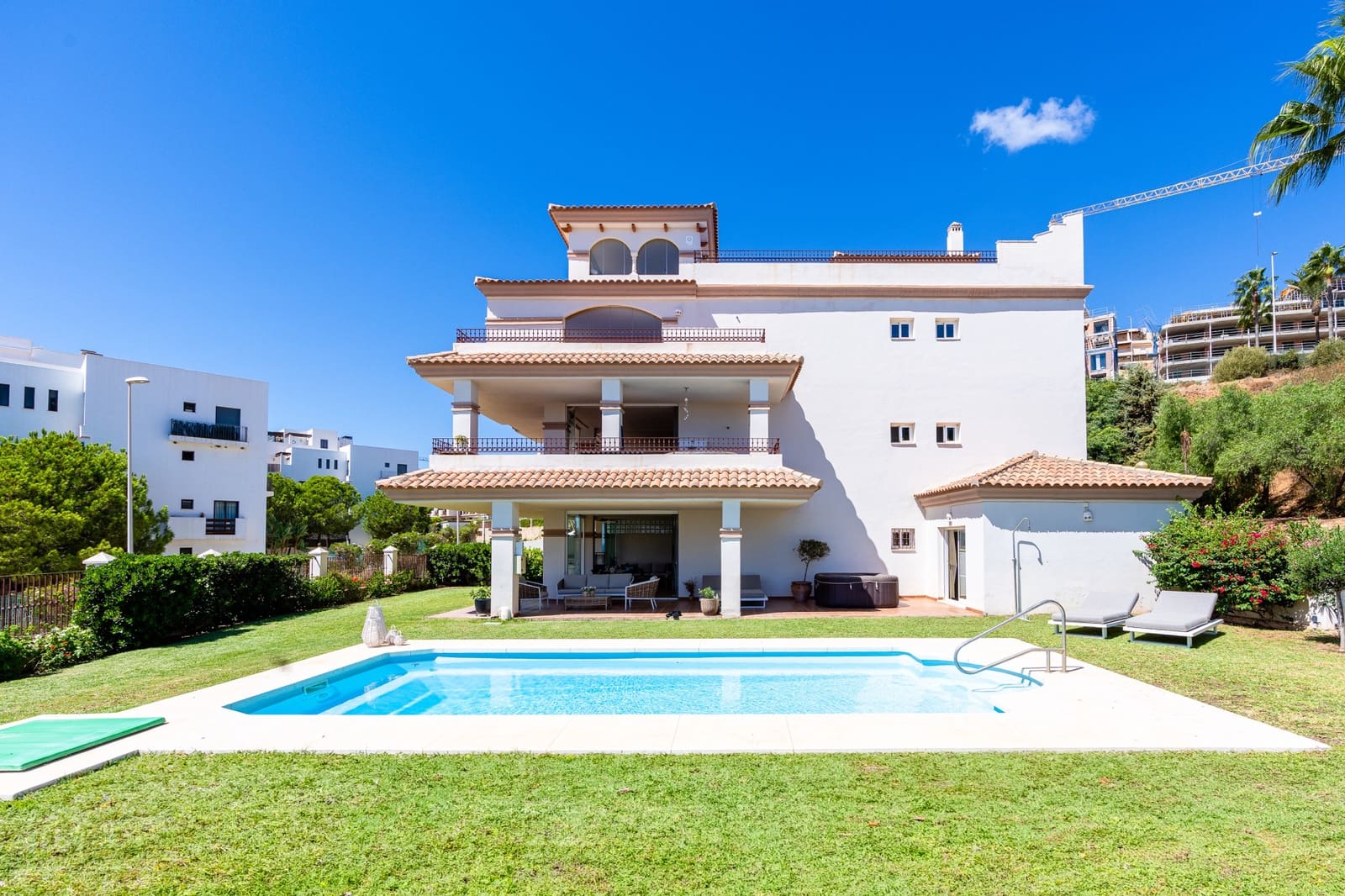 3 sypialnia Apartament na sprzedaż w La Cala de Mijas z basenem garażem - 845 000 € (Ref: 10074773)