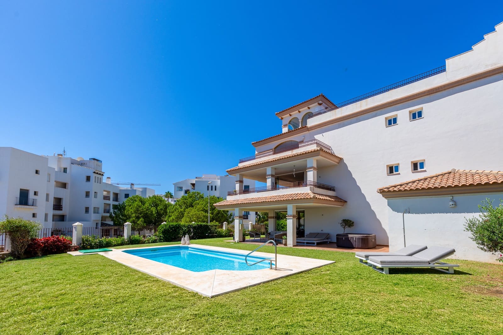 3 sypialnia Apartament na sprzedaż w La Cala de Mijas z basenem garażem - 845 000 € (Ref: 10074773)