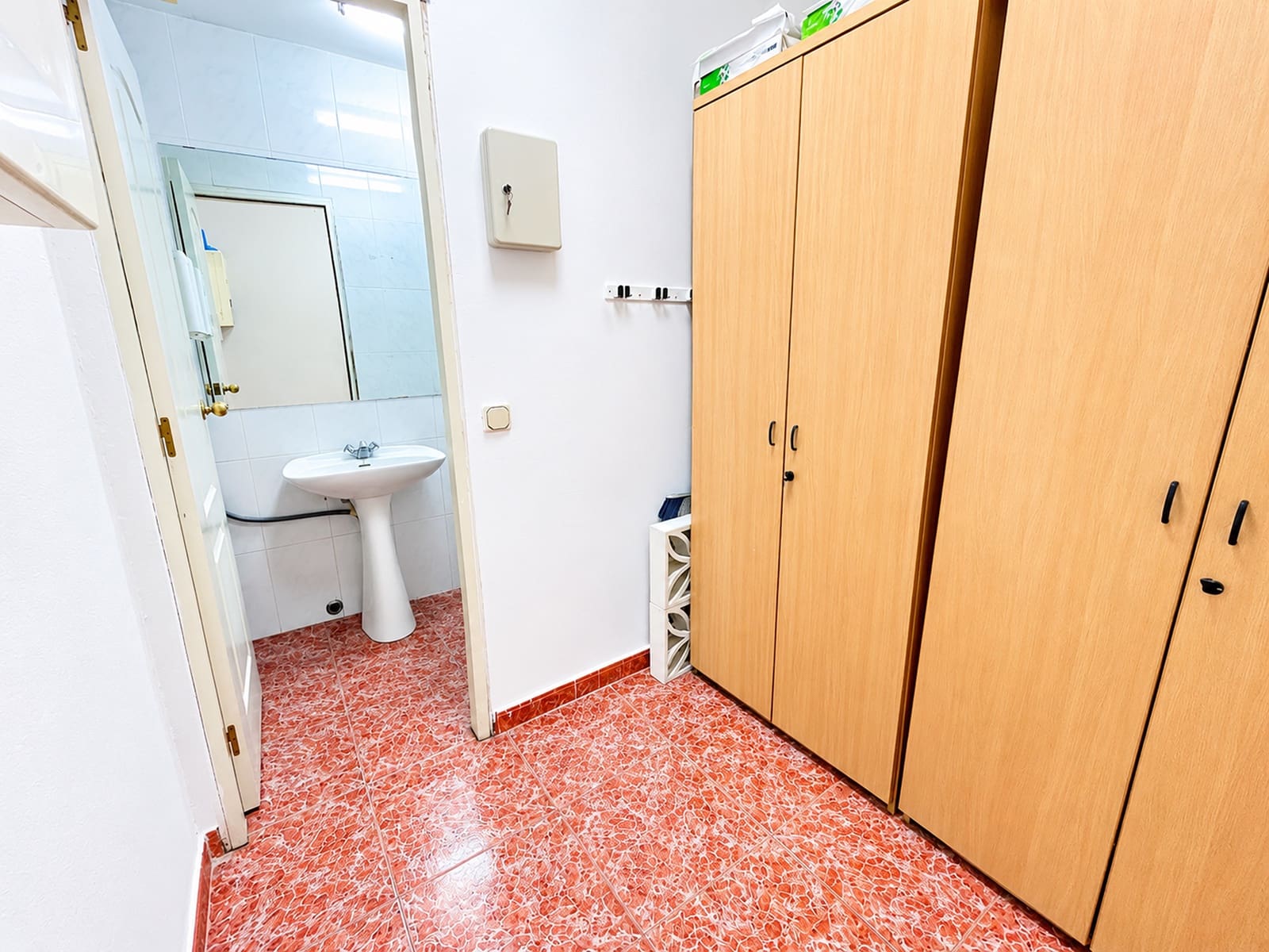 Kontor til salgs i Benalmadena - € 159 000 (Ref: 10094060)