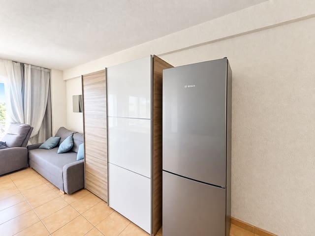 Yksiö myytävänä paikassa Torremolinos mukana uima-altaan - 190 000 € (Ref: 10106610)