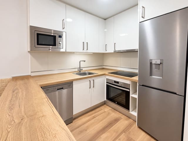 4 makuuhuone Omakotitalo myytävänä paikassa Arroyo de la Miel, Benalmádena mukana uima-altaan 
autotalli - 475 000 € (Ref: 10135522)