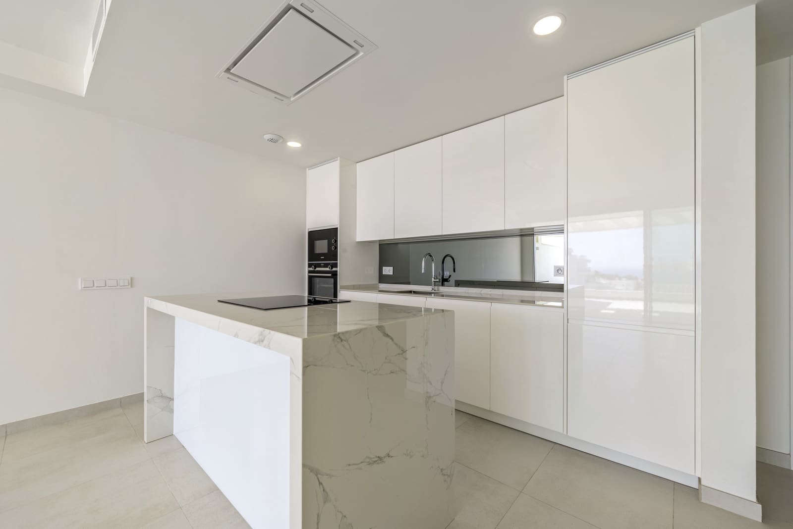3 slaapkamer Appartement te koop in La Cala de Mijas met zwembad garage - € 1.050.000 (Ref: 10135523)
