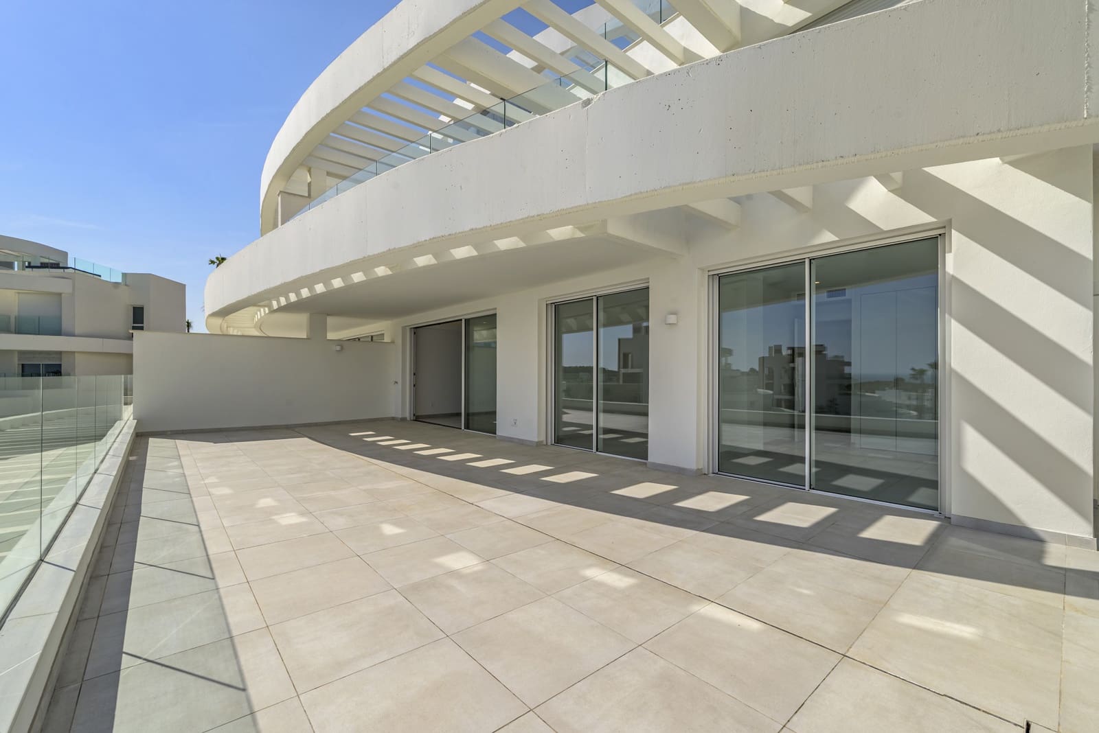 3 slaapkamer Appartement te koop in La Cala de Mijas met zwembad garage - € 1.050.000 (Ref: 10135523)