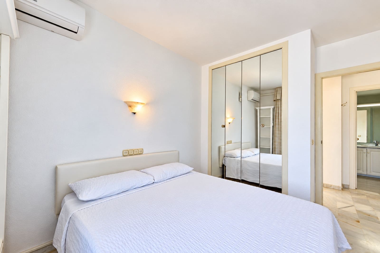 2 soverom Penthouse til salgs i Marbella med svømmebasseng garasje - € 390 000 (Ref: 10154501)