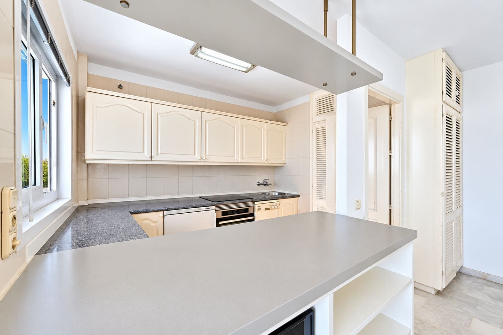 2 soverom Penthouse til salgs i Marbella med svømmebasseng garasje - € 390 000 (Ref: 10154501)