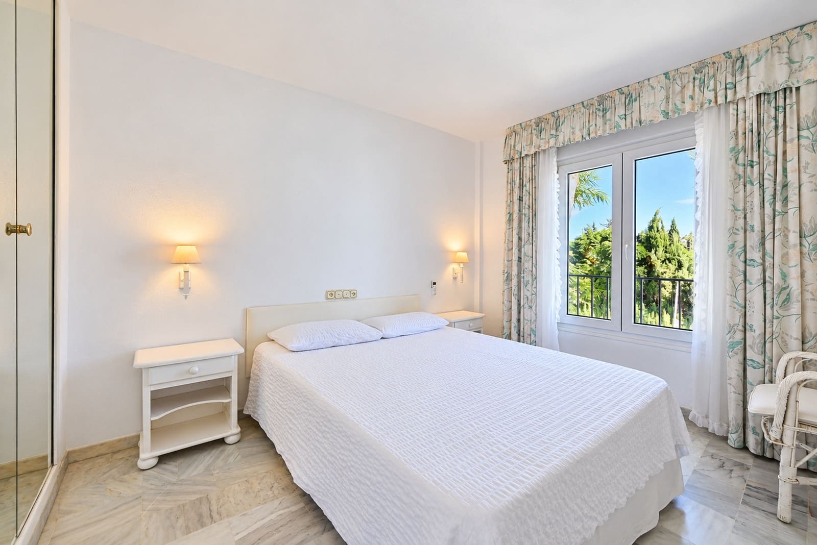 2 soverom Penthouse til salgs i Marbella med svømmebasseng garasje - € 390 000 (Ref: 10154501)