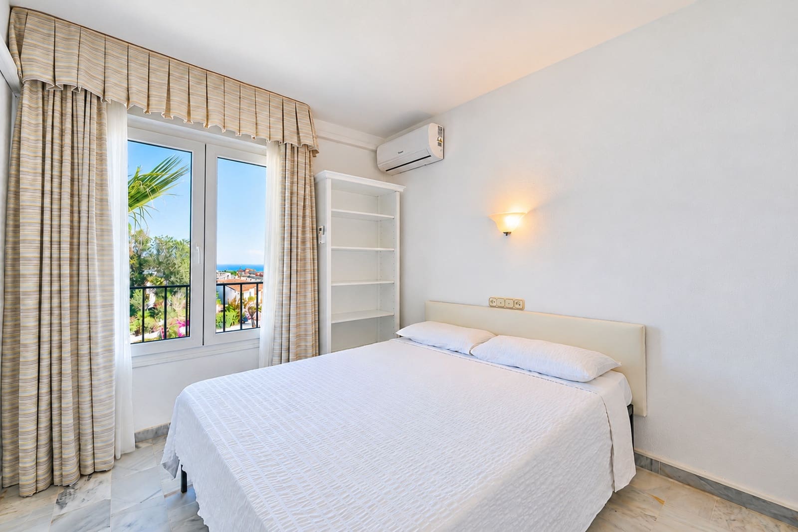 2 soverom Penthouse til salgs i Marbella med svømmebasseng garasje - € 390 000 (Ref: 10154501)