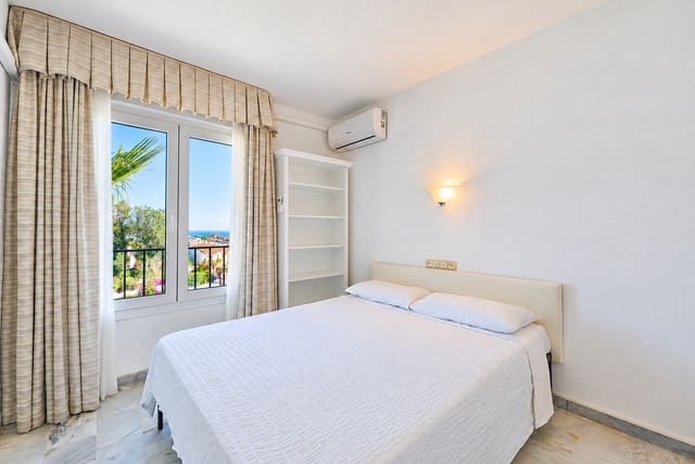 2 soverom Penthouse til salgs i Marbella med svømmebasseng garasje - € 390 000 (Ref: 10154501)