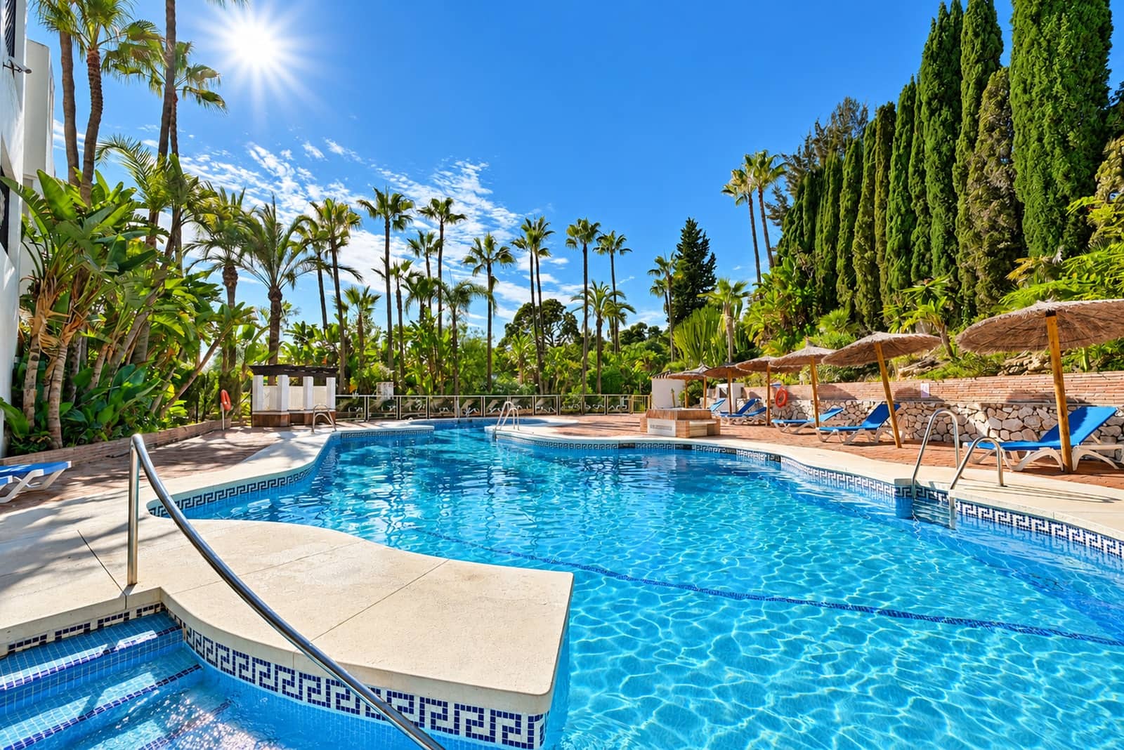 2 soverom Penthouse til salgs i Marbella med svømmebasseng garasje - € 390 000 (Ref: 10154501)