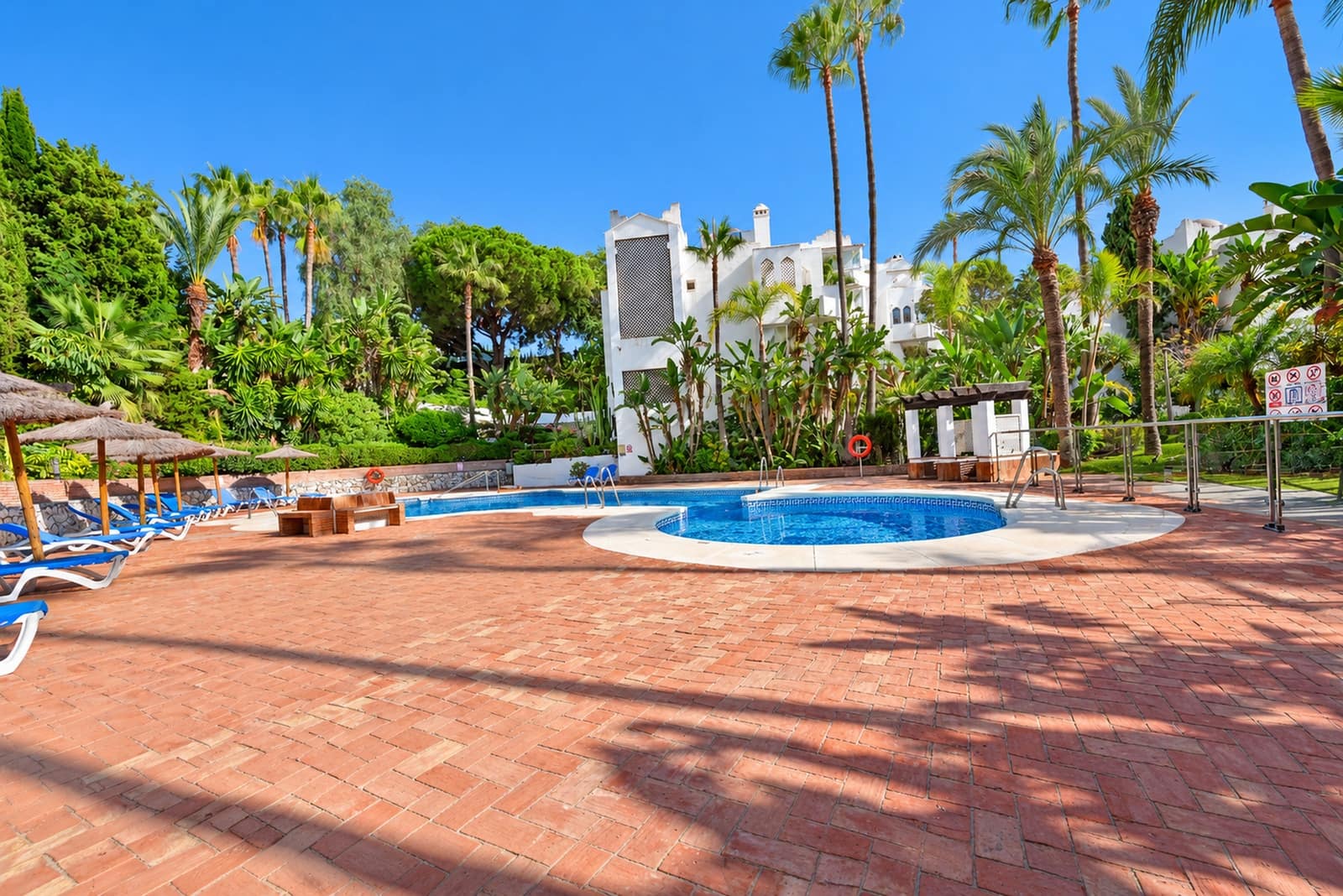 2 soverom Penthouse til salgs i Marbella med svømmebasseng garasje - € 390 000 (Ref: 10154501)