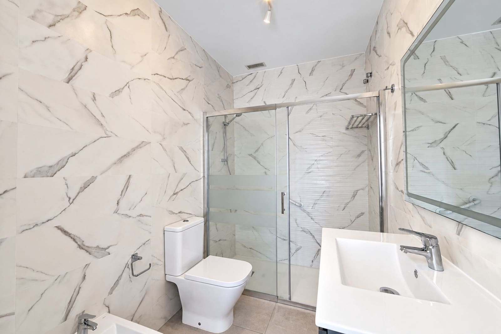 2 slaapkamer Huis te koop in Calahonda met zwembad - € 675.000 (Ref: 10157082)