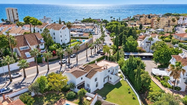 Chalet de 4 habitaciones en Riviera del Sol, Mijas en venta con piscina garaje - 995.000 € (Ref: 10160802)