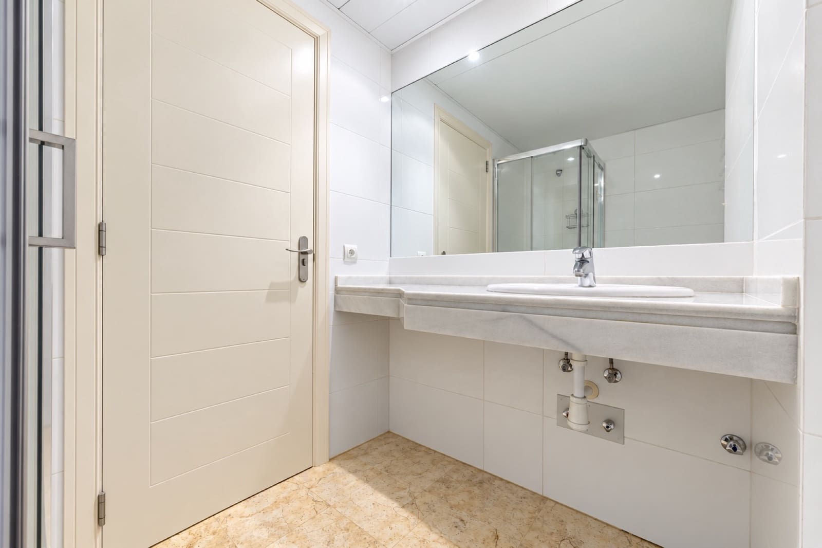 2 bedroom Apartment for sale in Calahonda with pool garage - € 349,000 (Ref: 10162077)
