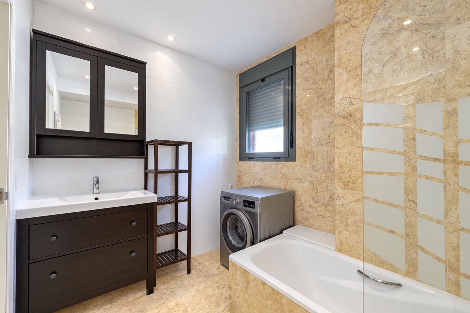 2 bedroom Apartment for sale in Calahonda with pool garage - € 349,000 (Ref: 10162077)
