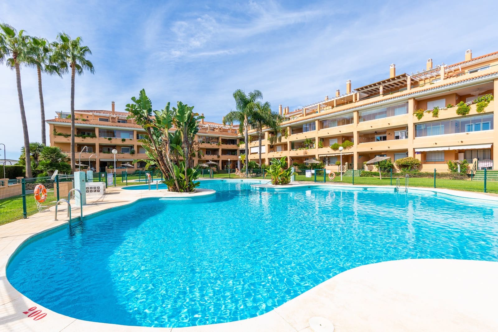 2 soveværelse Lejlighed til salg i La Cala de Mijas med swimmingpool garage - € 499.000 (Ref: 10163997)