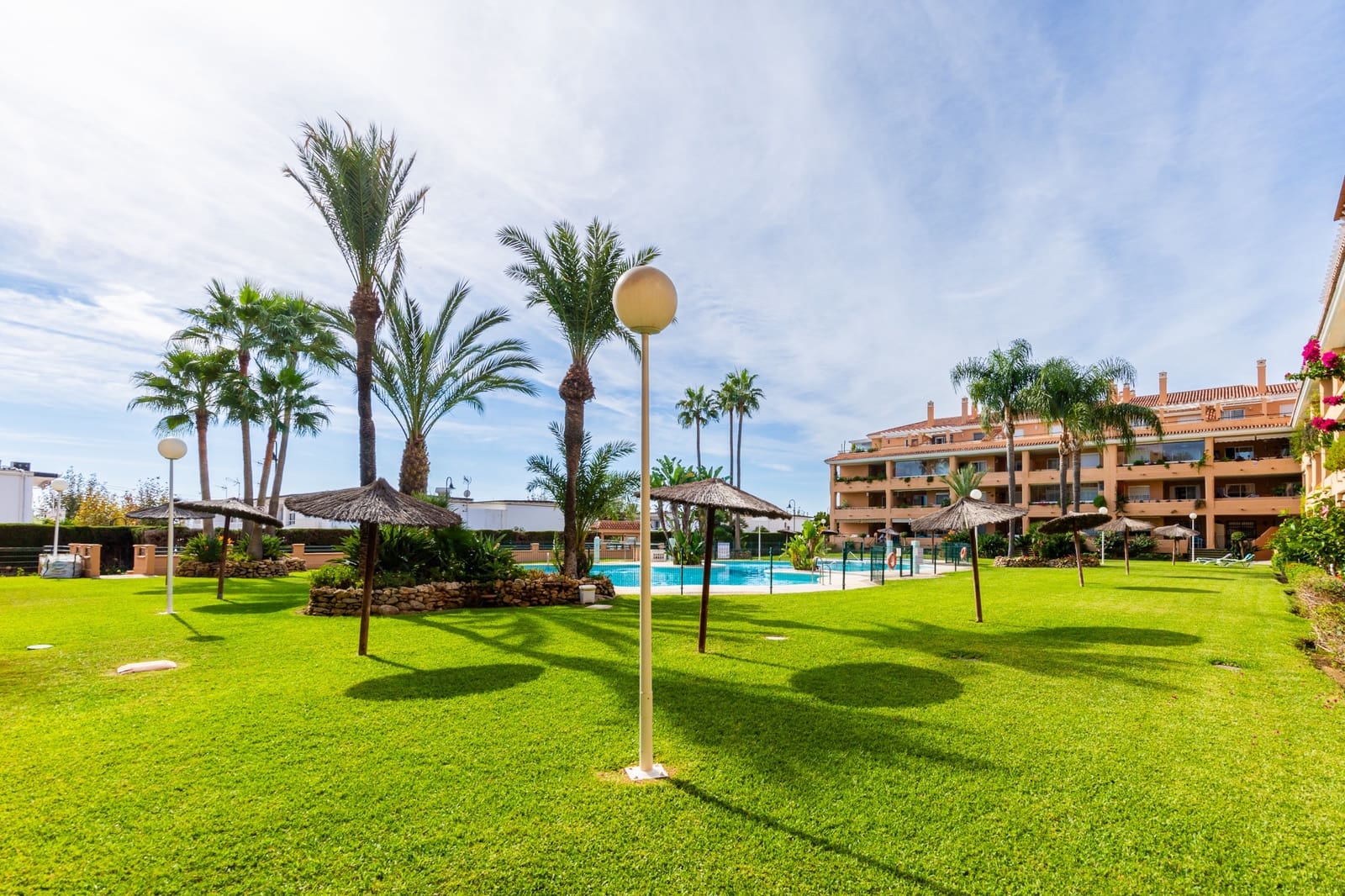 2 soveværelse Lejlighed til salg i La Cala de Mijas med swimmingpool garage - € 499.000 (Ref: 10163997)