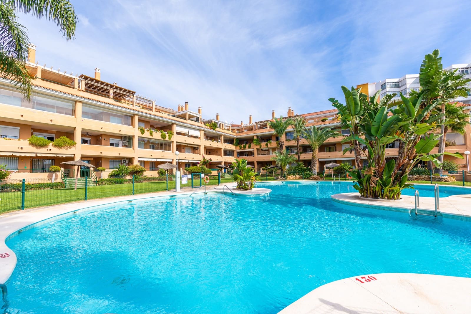 2 soveværelse Lejlighed til salg i La Cala de Mijas med swimmingpool garage - € 499.000 (Ref: 10163997)