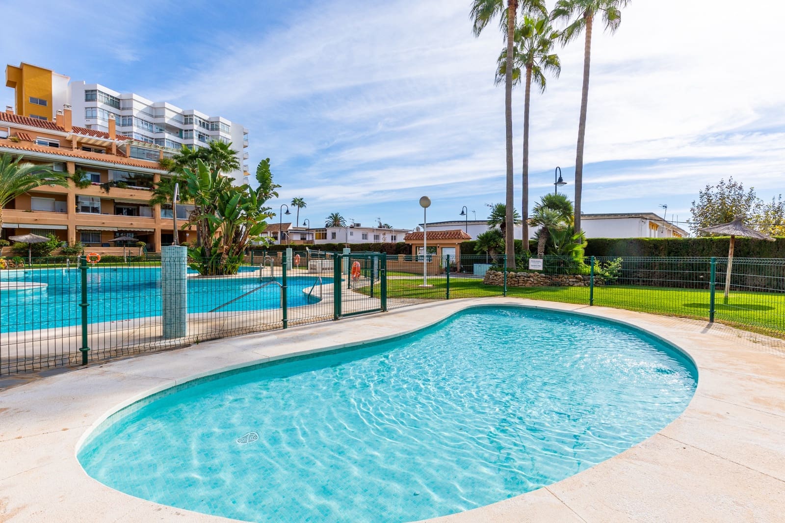 2 soveværelse Lejlighed til salg i La Cala de Mijas med swimmingpool garage - € 499.000 (Ref: 10163997)