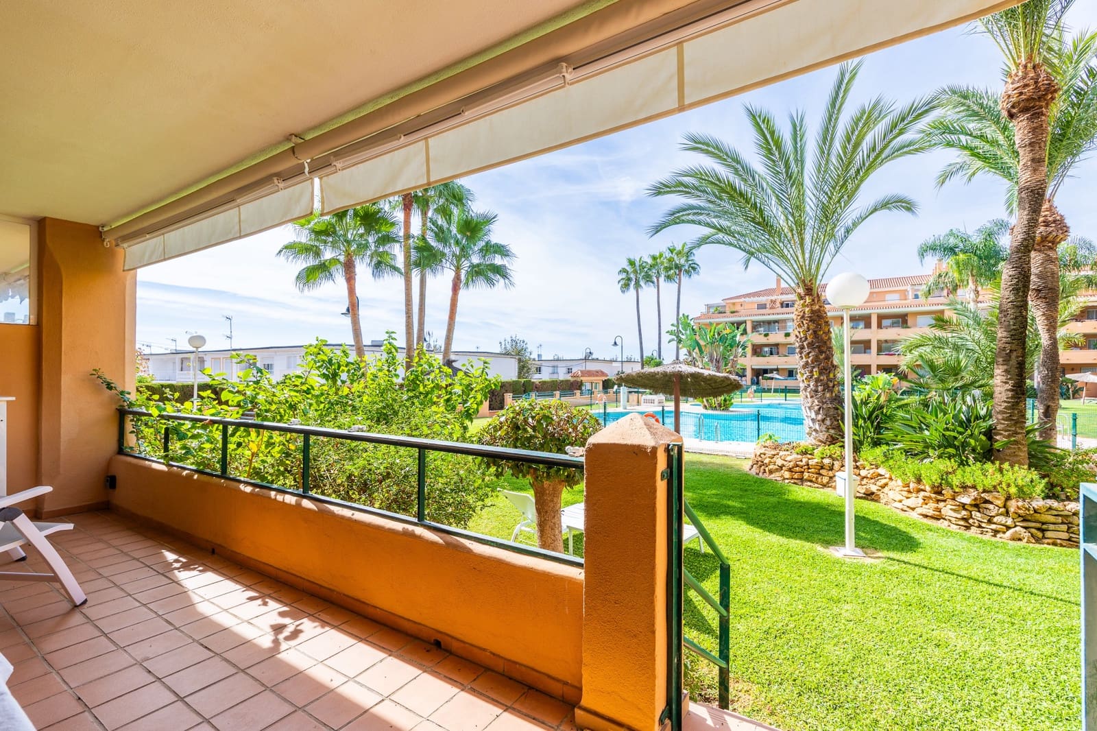2 soveværelse Lejlighed til salg i La Cala de Mijas med swimmingpool garage - € 499.000 (Ref: 10163997)