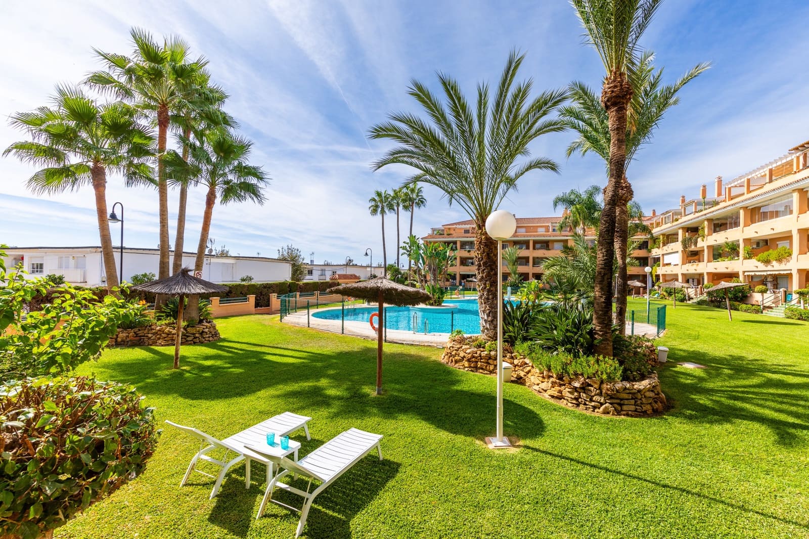 2 soveværelse Lejlighed til salg i La Cala de Mijas med swimmingpool garage - € 499.000 (Ref: 10163997)