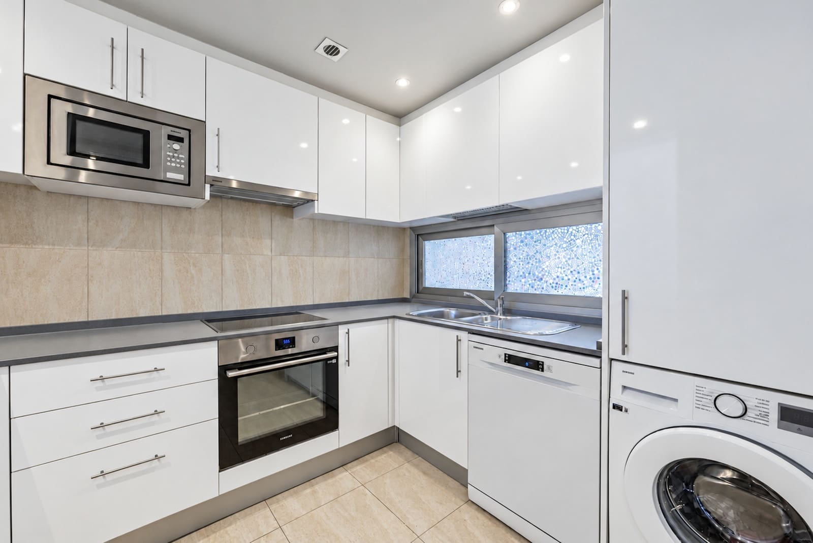 2 slaapkamer Appartement te koop in La Cala de Mijas met zwembad garage - € 373.000 (Ref: 10163999)