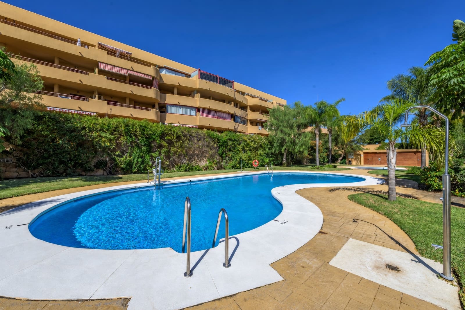1 slaapkamer Appartement te koop in La Cala de Mijas met zwembad garage - € 300.000 (Ref: 10165955)