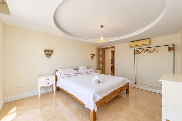 Chalet de 3 habitaciones en Mijas Costa, Mijas en venta con piscina garaje - 875.000 € (Ref: 10168015)