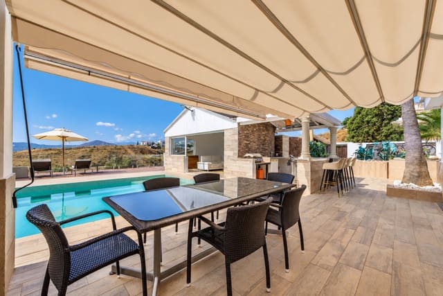 Chalet de 3 habitaciones en Mijas Costa, Mijas en venta con piscina garaje - 875.000 € (Ref: 10168015)