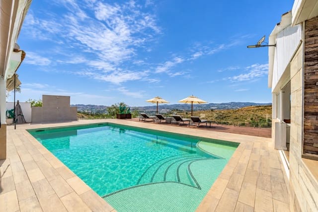 Chalet de 3 habitaciones en Mijas Costa, Mijas en venta con piscina garaje - 875.000 € (Ref: 10168015)