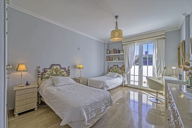 4 sovrum Takvåning till salu i Fuengirola med pool garage - 1 275 000 € (Ref: 7919129)