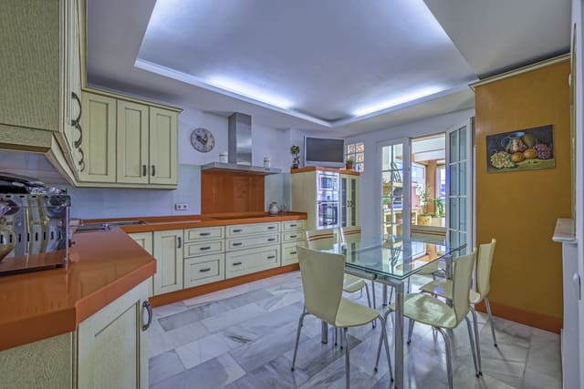 4 soverom Penthouse til salgs i Fuengirola med svømmebasseng garasje - € 1 275 000 (Ref: 7919129)